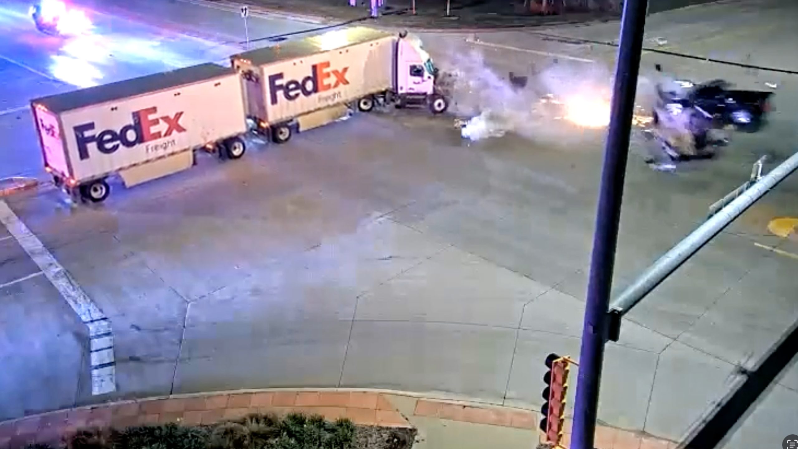 Watch: Suspect fleeing from police crashes into FedEx semi-truck — Babylon Community news