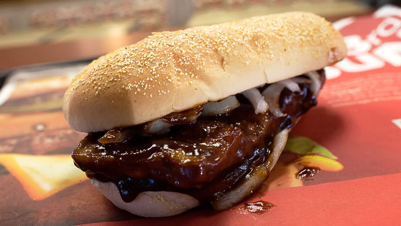 McDonald's dealt legal setback as judge allows McRib meat lawsuit to proceed — FOX 5 NY (WNYW)