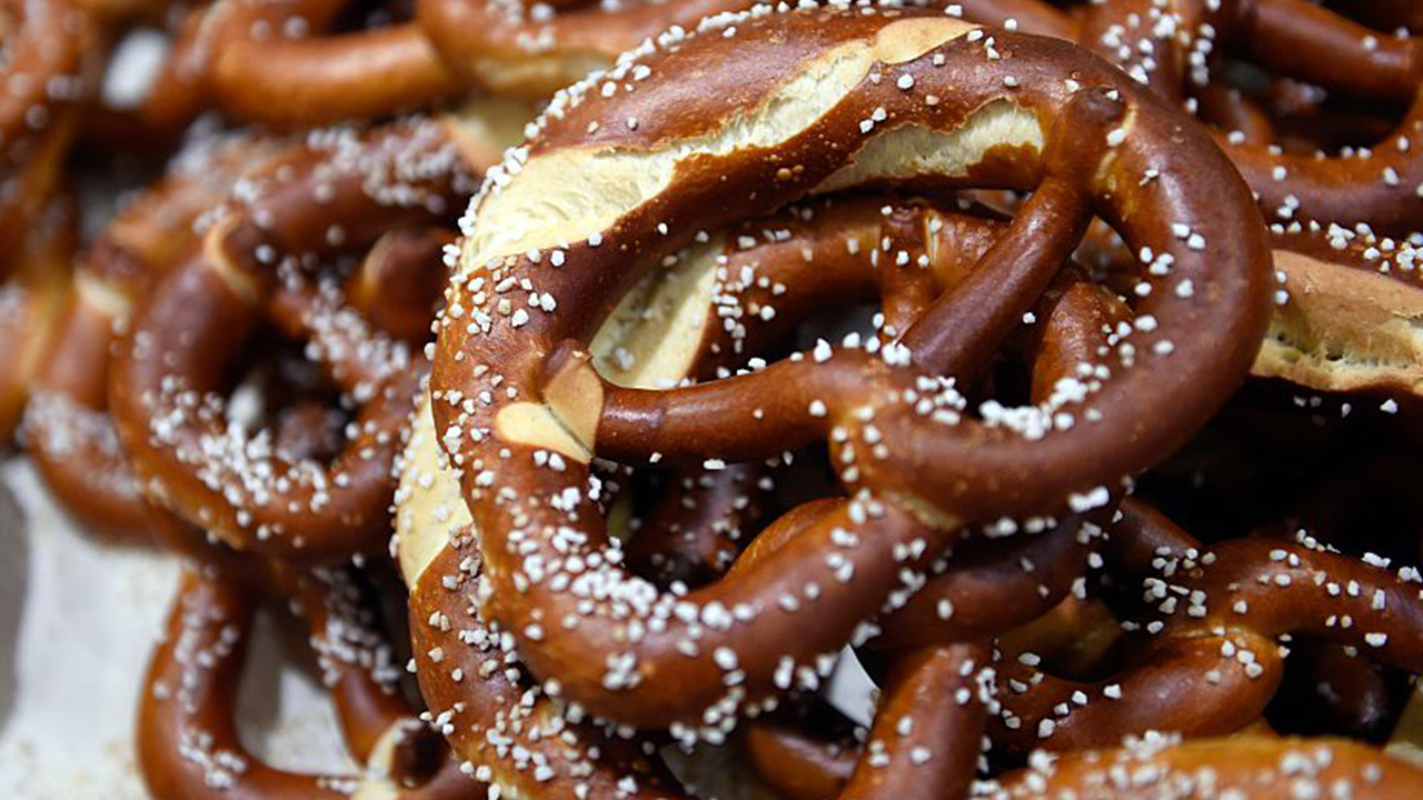 Students served pretzels covered in oven cleaner, lawsuit claims — Babylon Schools news